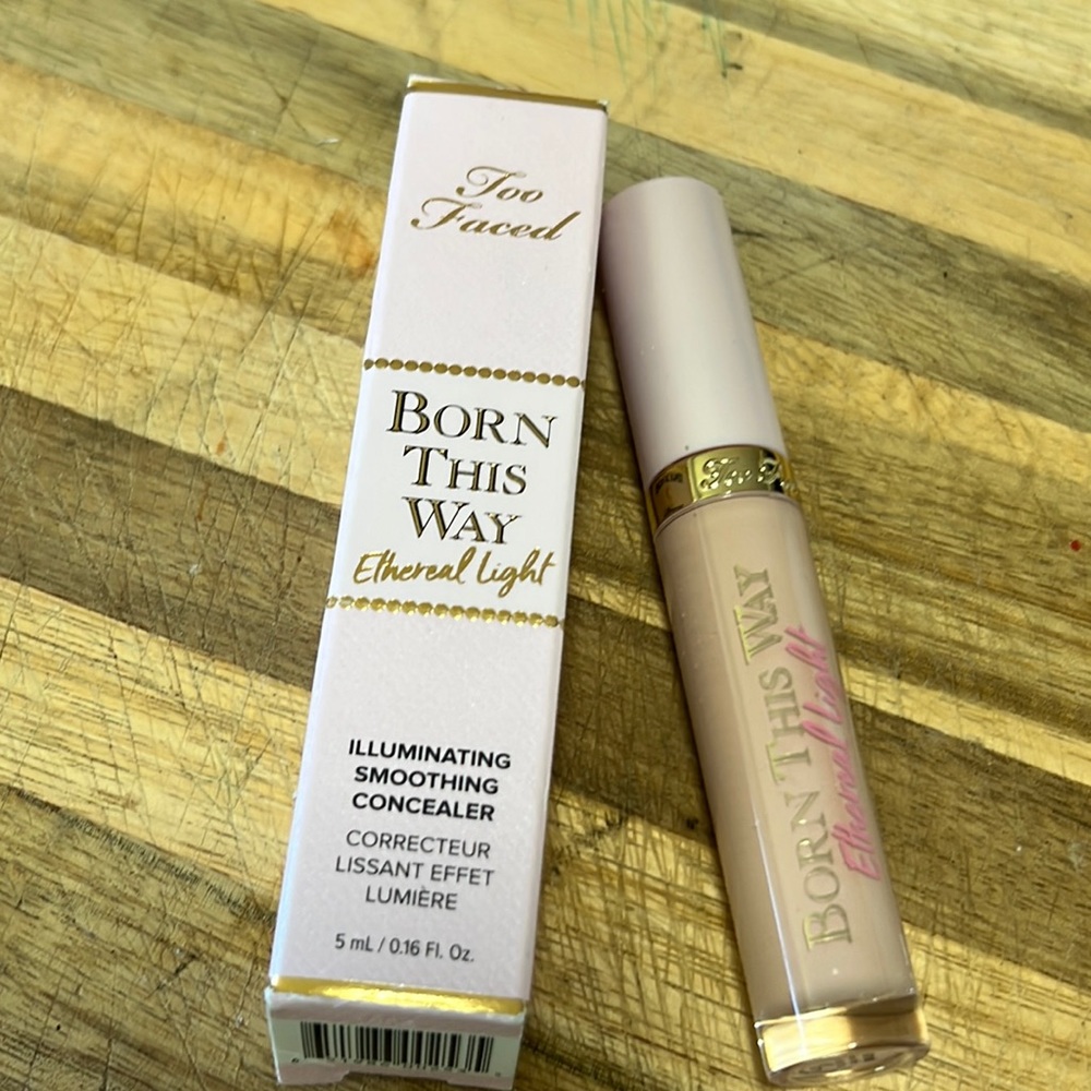 🍒🧸HP! Too Faced Oatmeal Etheral Light Smoothing Concealer